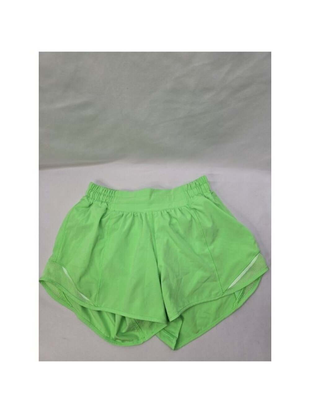 Lululemon Hotty Hot Low-Rise Lined Short 4"Pistachio Green Size 4